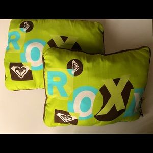 2 Roxy pillow set light green